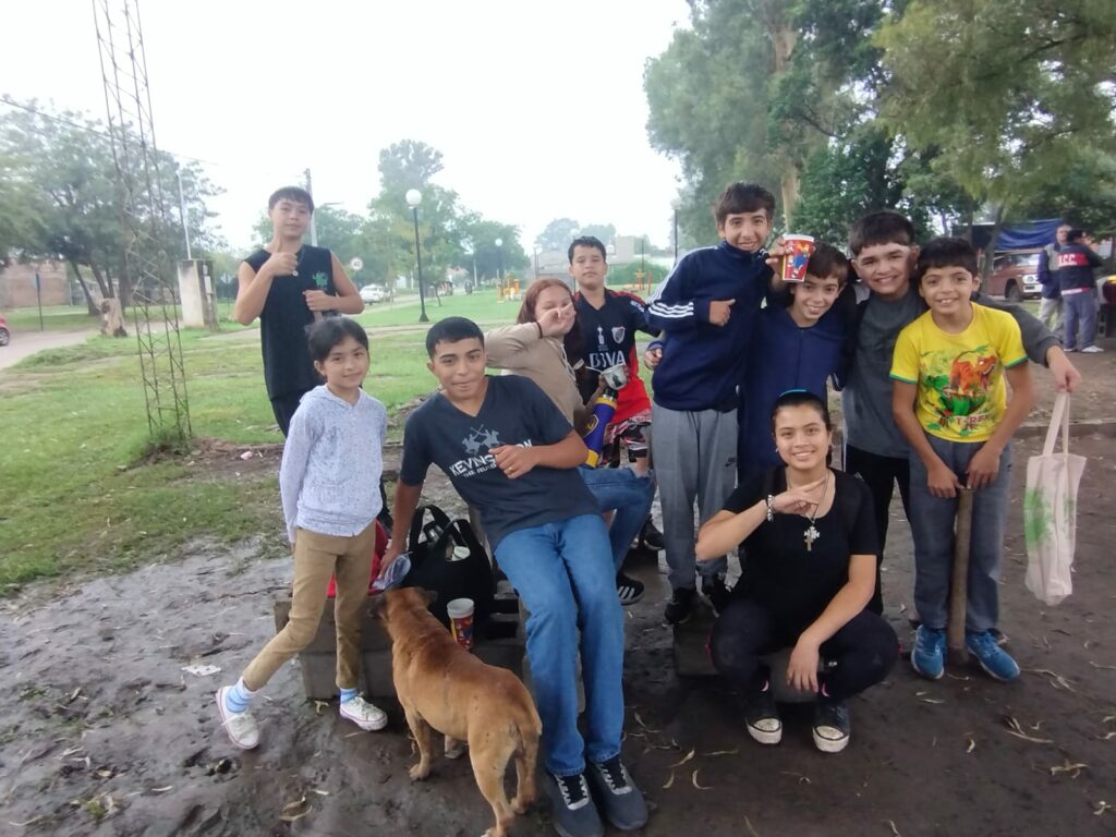 Quieren construir una capilla en barrio Sierras y Parques.
Están realizando una colecta de materiales de construcción